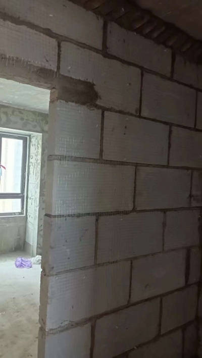 金科城砌墙施工进行中